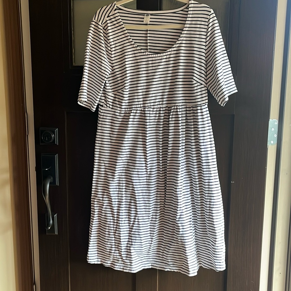 White with black stripe Old Navy size large maternity dress - worn two times